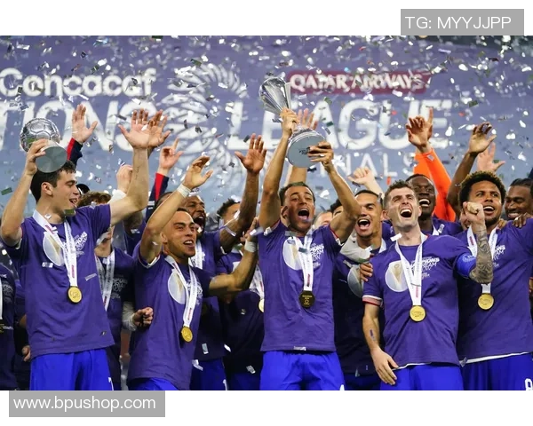 足球明星精彩瞬间回顾皇马传奇球员的辉煌历程与激情时刻 足球明星精彩瞬间回顾皇马传奇球员的辉煌历程与激情时刻