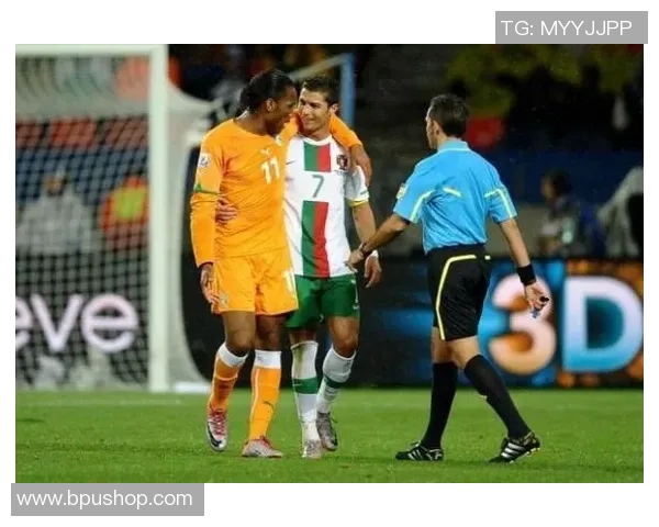 足球明星荣誉之争精彩对比图揭示成就与荣耀的背后故事 足球明星荣誉之争精彩对比图揭示成就与荣耀的背后故事