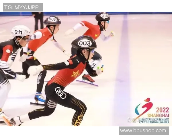 足球明星闪耀瞬间海报设计展现运动激情与青春活力 足球明星闪耀瞬间海报设计展现运动激情与青春活力