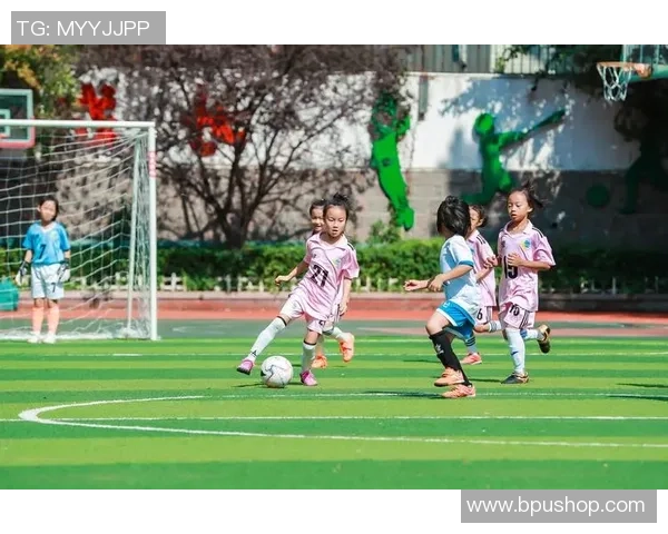 我心中的足球英雄是谁他在绿茵场上的传奇故事与魅力解析 我心中的足球英雄是谁他在绿茵场上的传奇故事与魅力解析